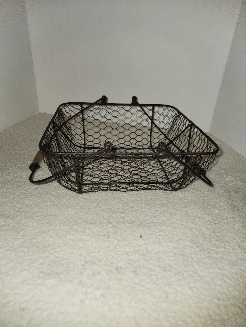 Wire Chicken-Coop Style Market Basket with Wooden Handle